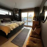 Beautiful With Free Private Parking * Саннес