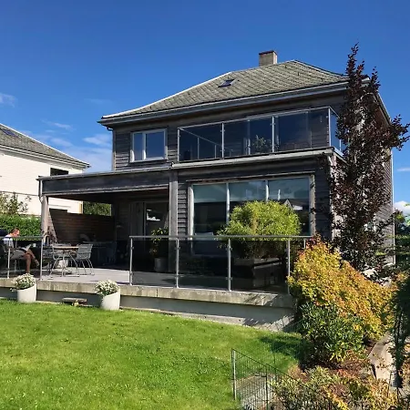 Beautiful With Free Private Parking Villa