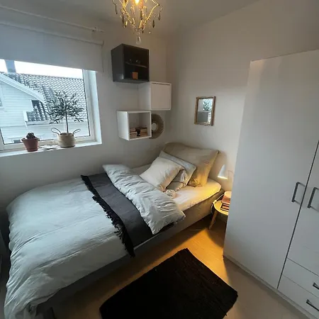 Beautiful With Free Private Parking Villa *