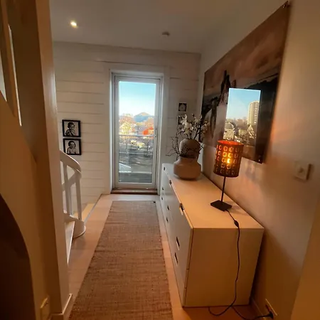 Beautiful With Free Private Parking Villa