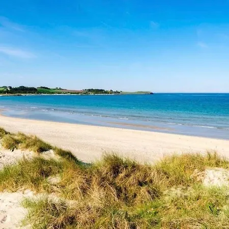 Beautiful With Free Private Parking