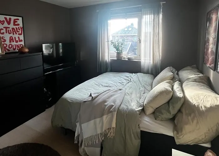 Beautiful With Free Private Parking