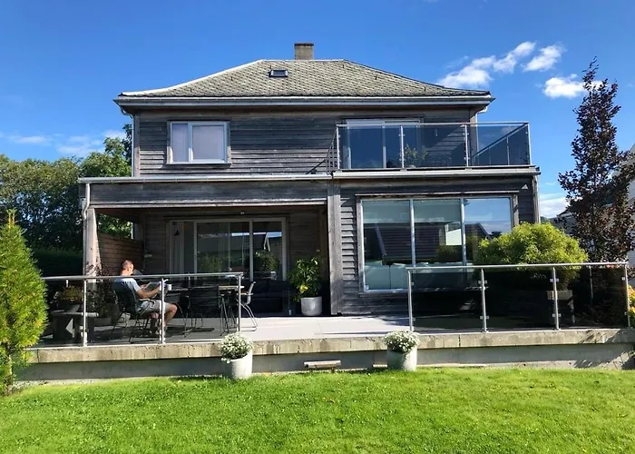 Beautiful With Free Private Parking Villa