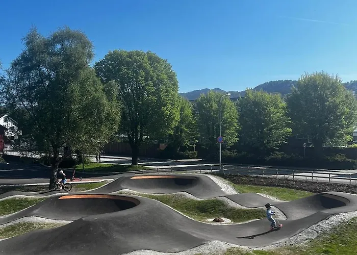 Beautiful With Free Private Parking Villa *