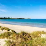 Beautiful With Free Private Parking